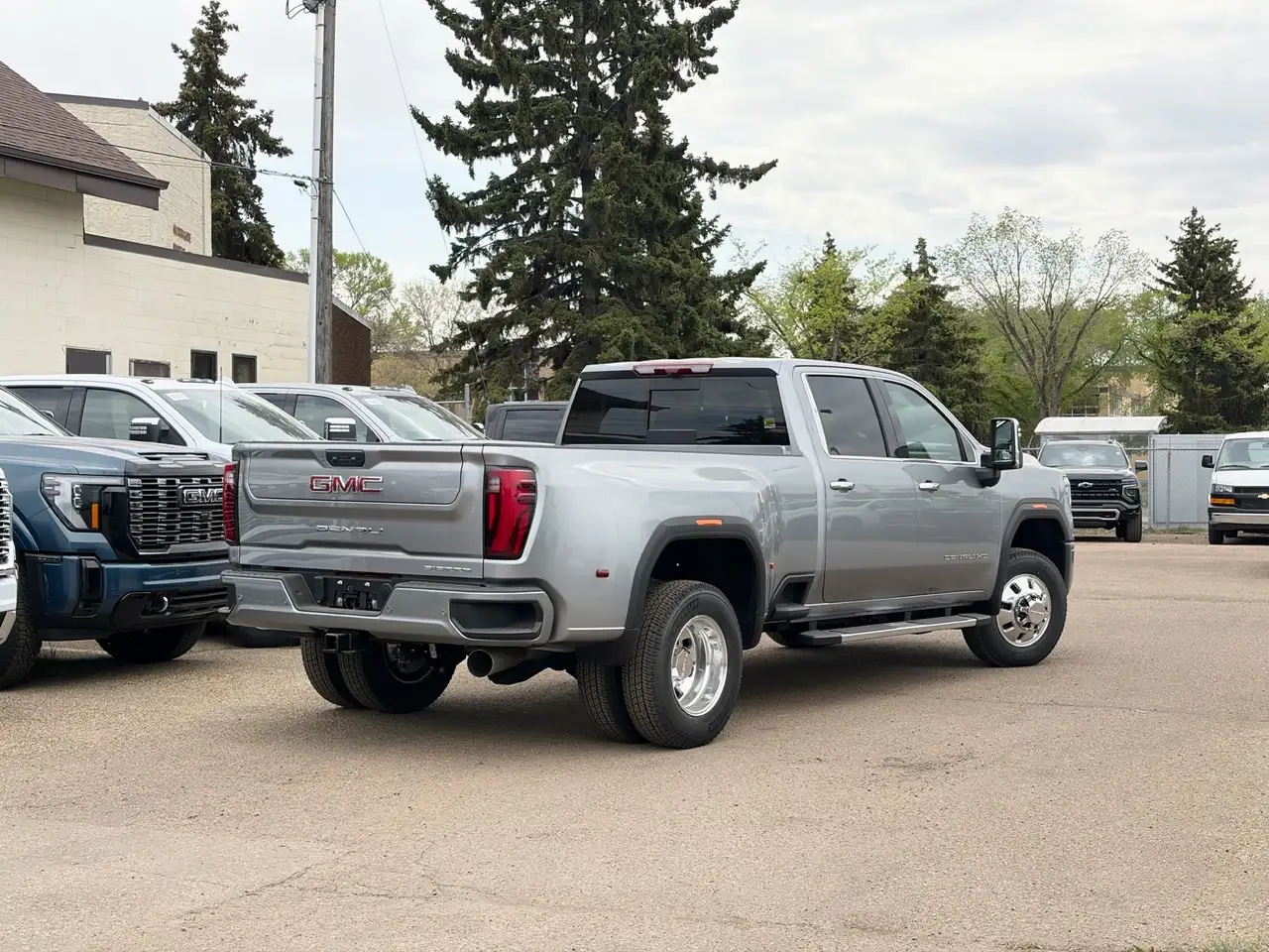 GMC Sierra 3500HD снимка GMC Sierra 3500HD