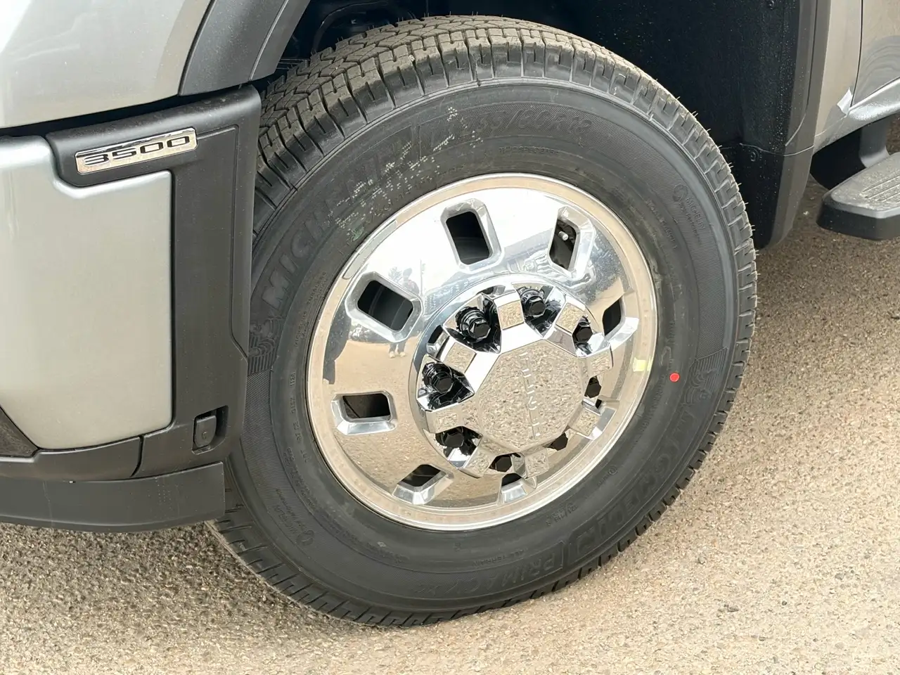 GMC Sierra 3500HD снимка GMC Sierra 3500HD