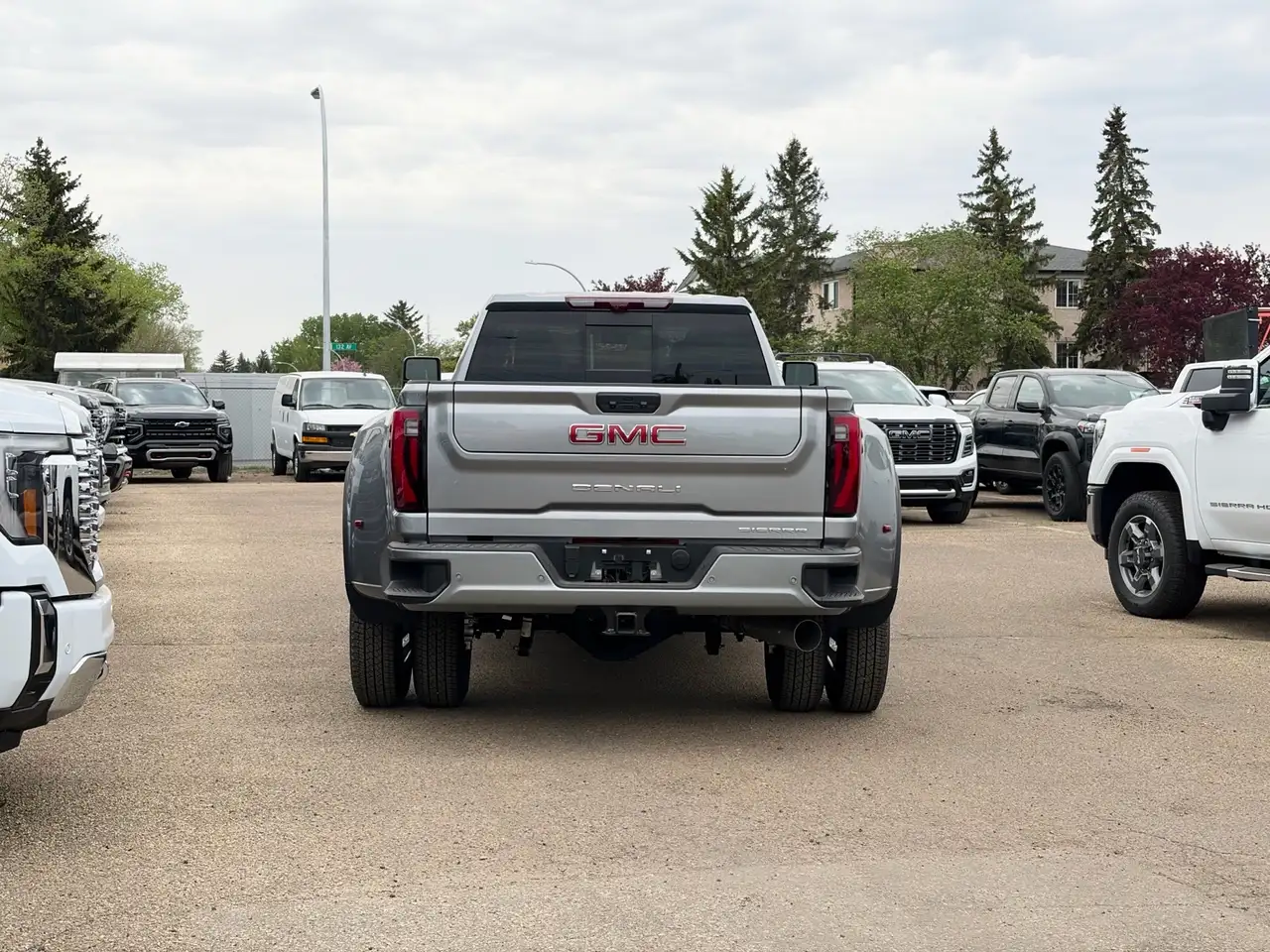 GMC Sierra 3500HD снимка GMC Sierra 3500HD