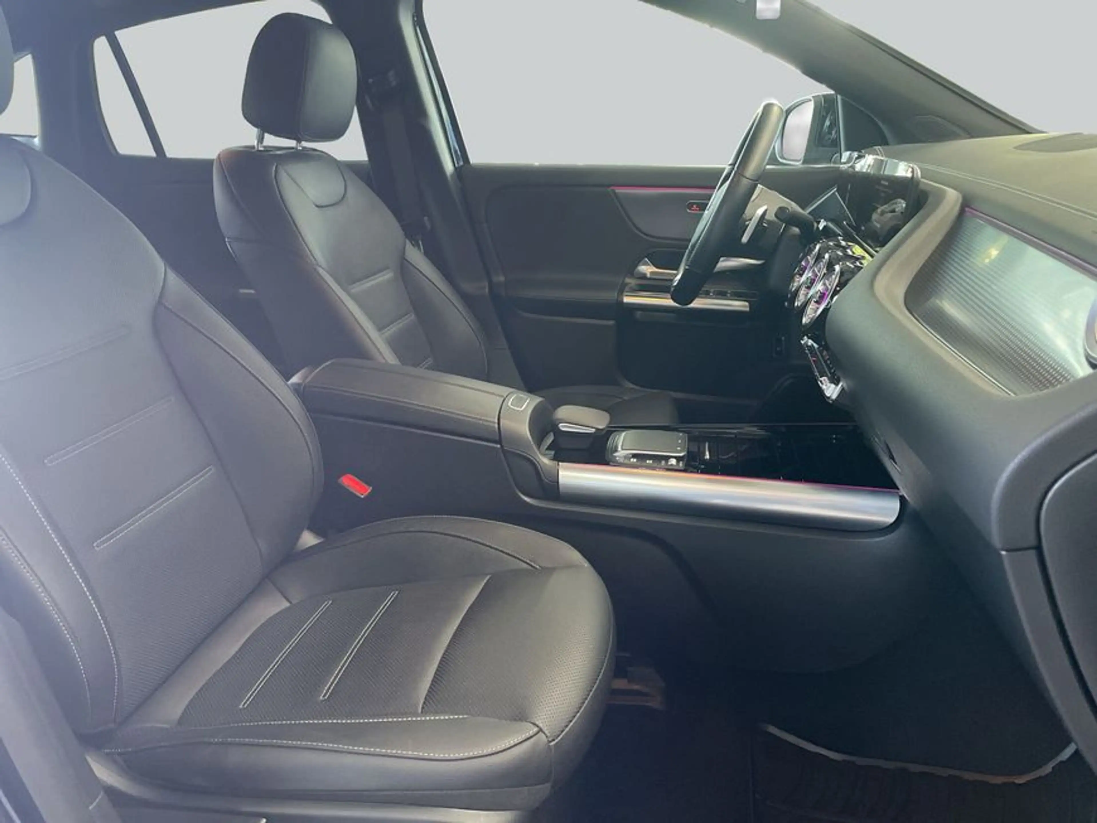 Mercedes-Benz EQA 300 EQA — photo 12