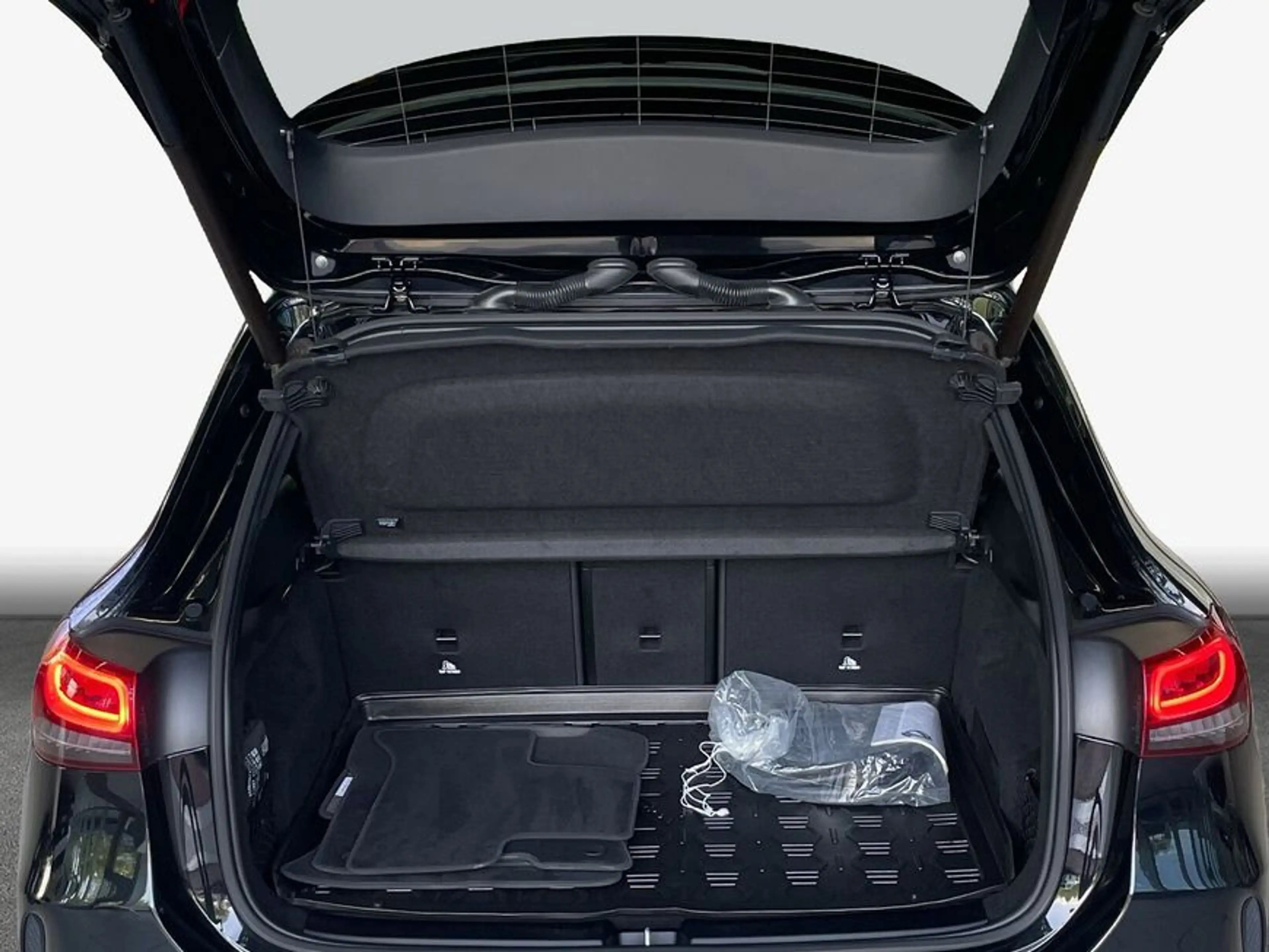 Mercedes-Benz EQA 300 EQA — photo 8