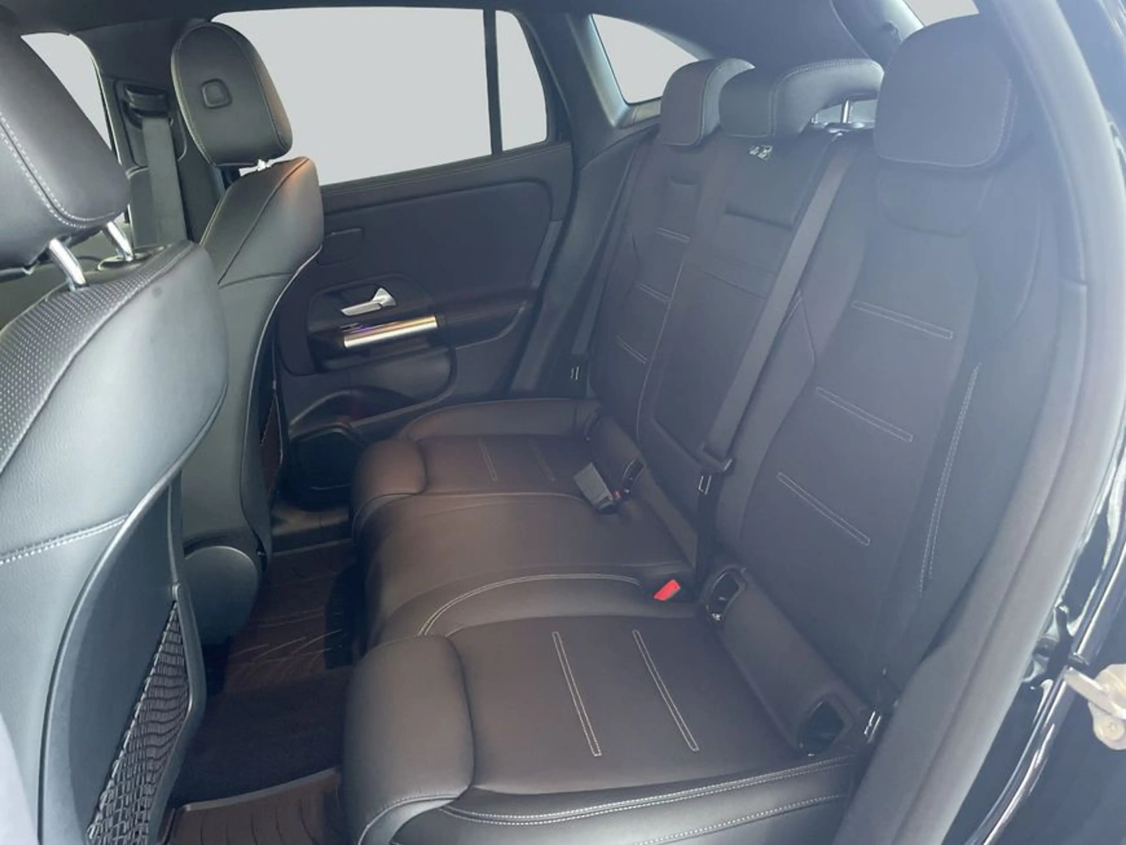 Mercedes-Benz EQA 300 EQA — photo 11