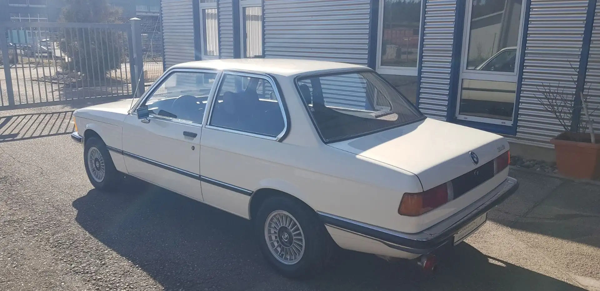 BMW 318 A -E21- bijela - 2