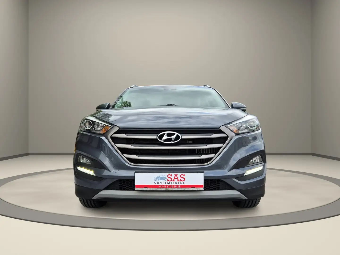 Hyundai TUCSON 2,0 CRDI 4WD Edition 25 Aut. Grau - 2
