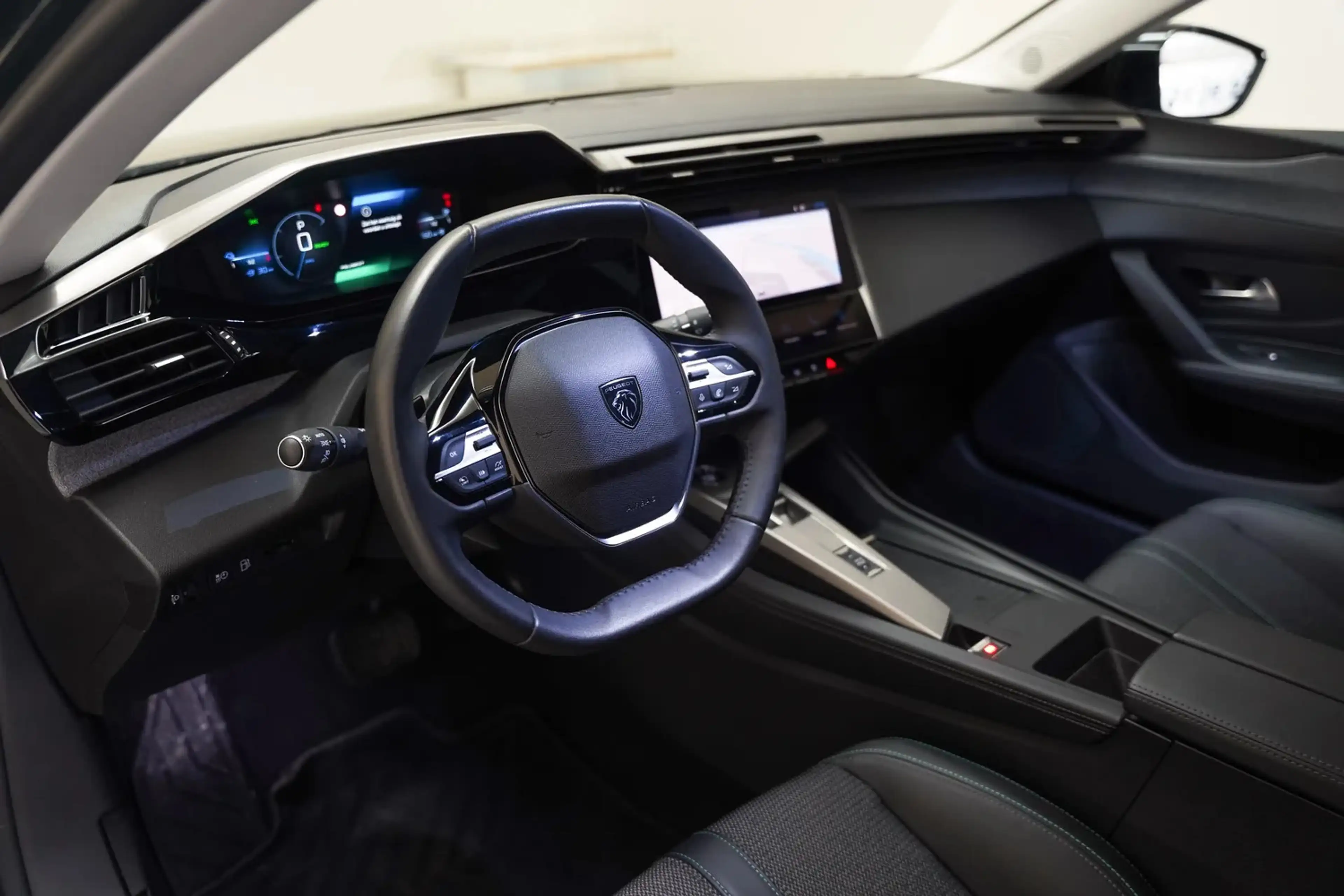 Peugeot 308 B 1.6 HYBRID 180 E AUTO 8 ALLURE berline h — photo 14