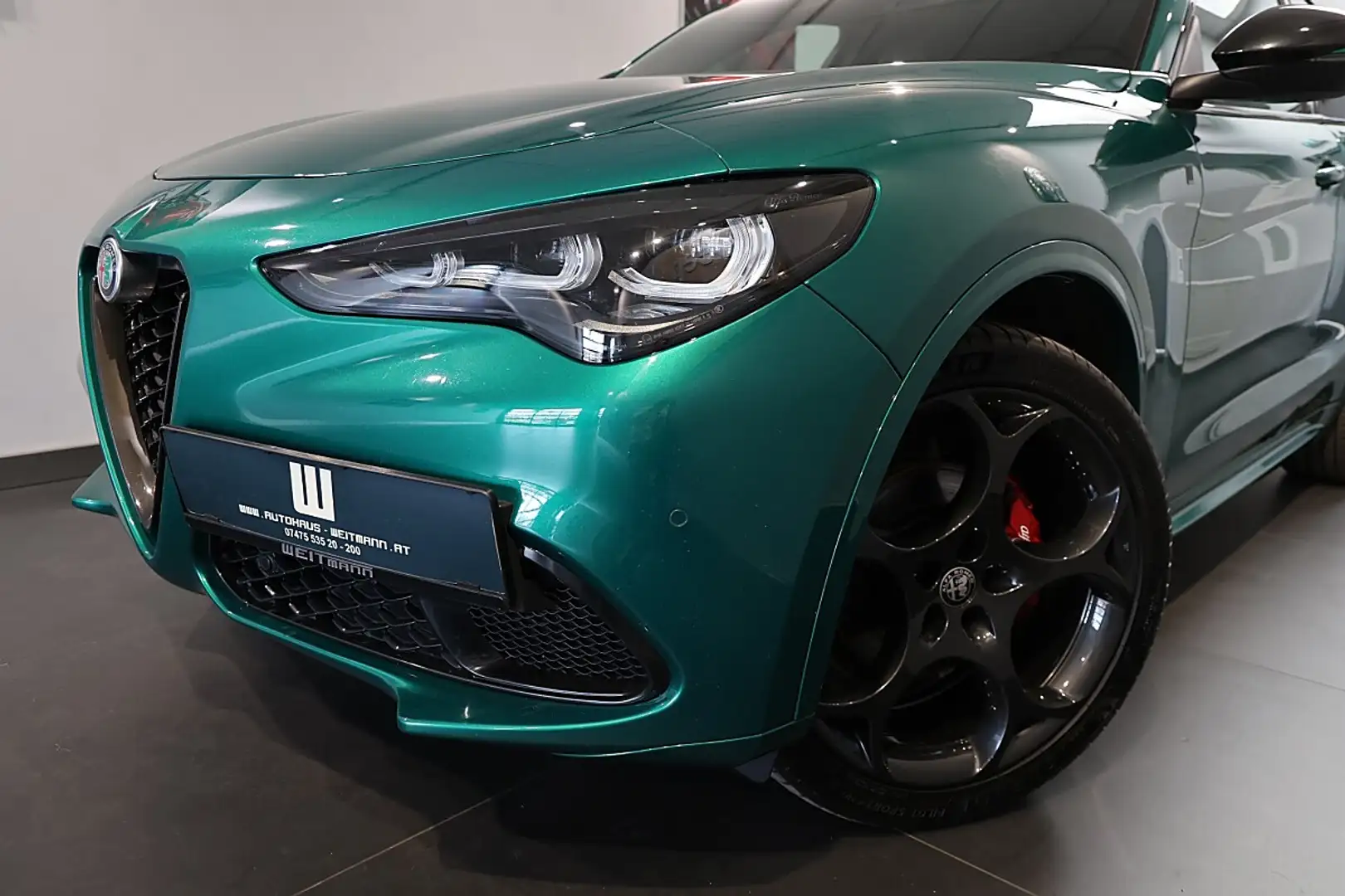 Alfa Romeo Stelvio 2.0 16V 280 AT8 Q4 Tributo Italiano MY24 Schwarz - 2