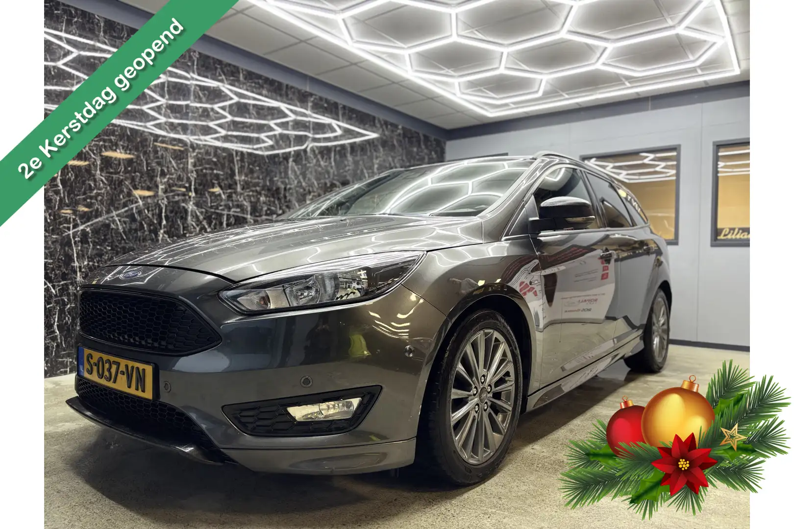 Ford Focus Wagon 1.0 Titanium st line Grijs - 1