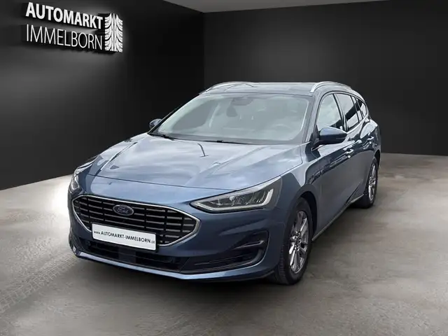 Ford Focus view 3