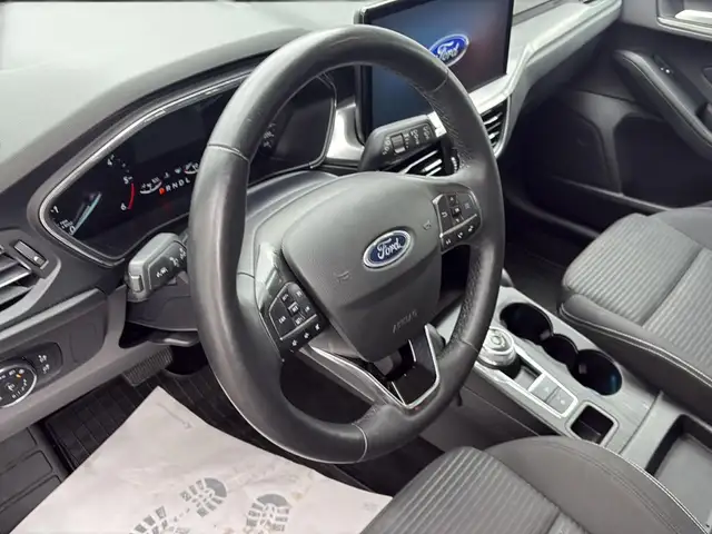 Ford Focus view 14