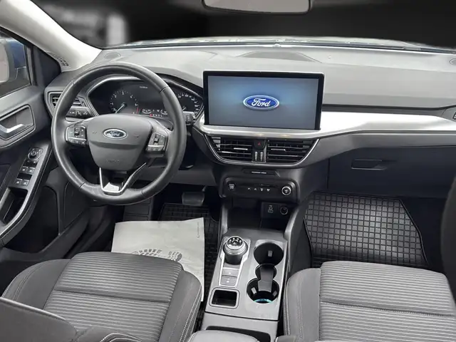 Ford Focus view 15