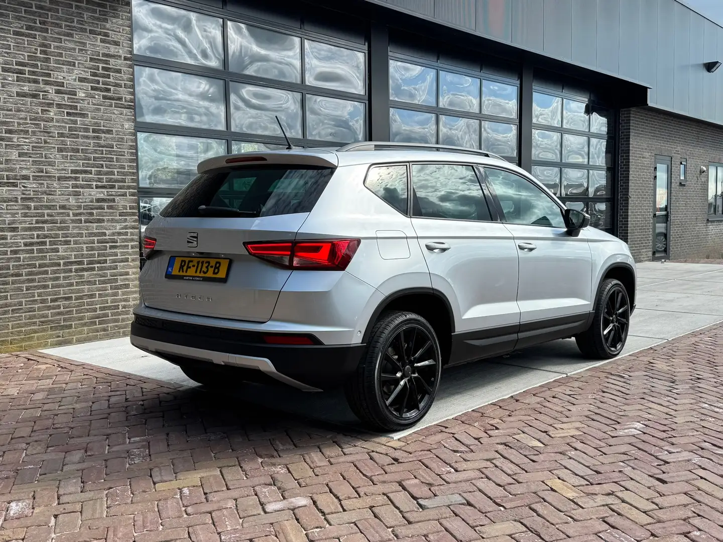 SEAT Ateca 1.0 EcoTSI Style | Carplay | Camera | Led | ACC | Grijs - 2