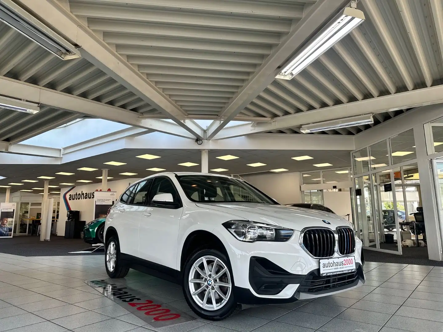 BMW X1 sDrive 18i NAVI/PANO./PDC/KLIMA/TEMPO. Weiß - 1
