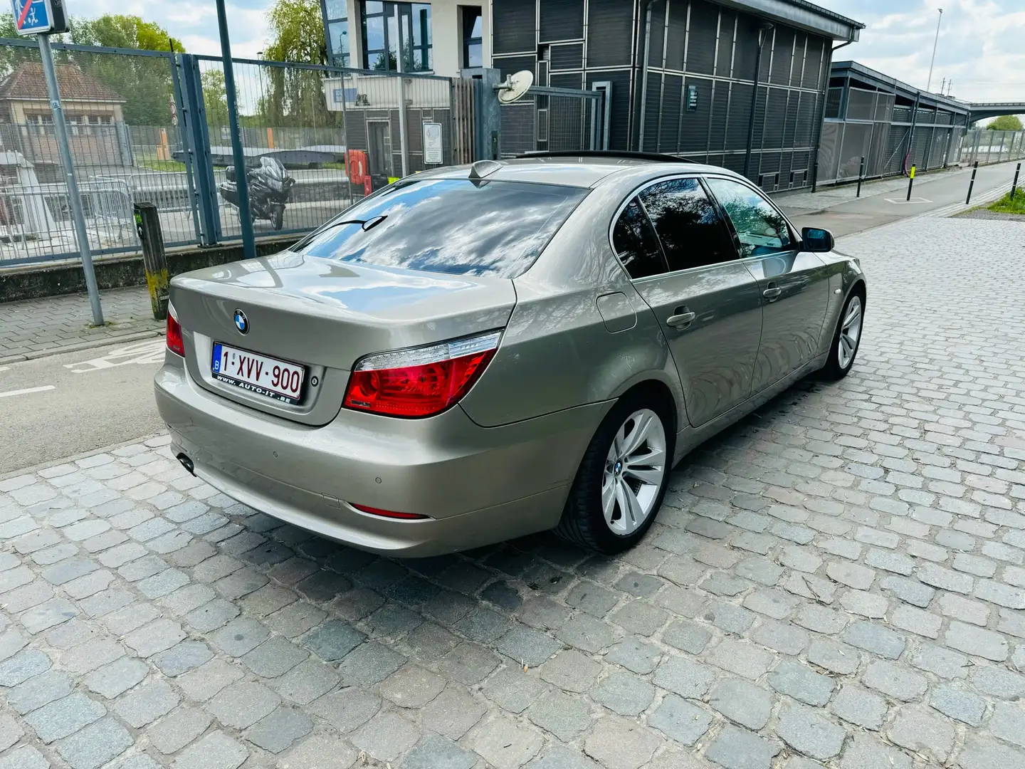 BMW 520 d   edition! brončana - 2