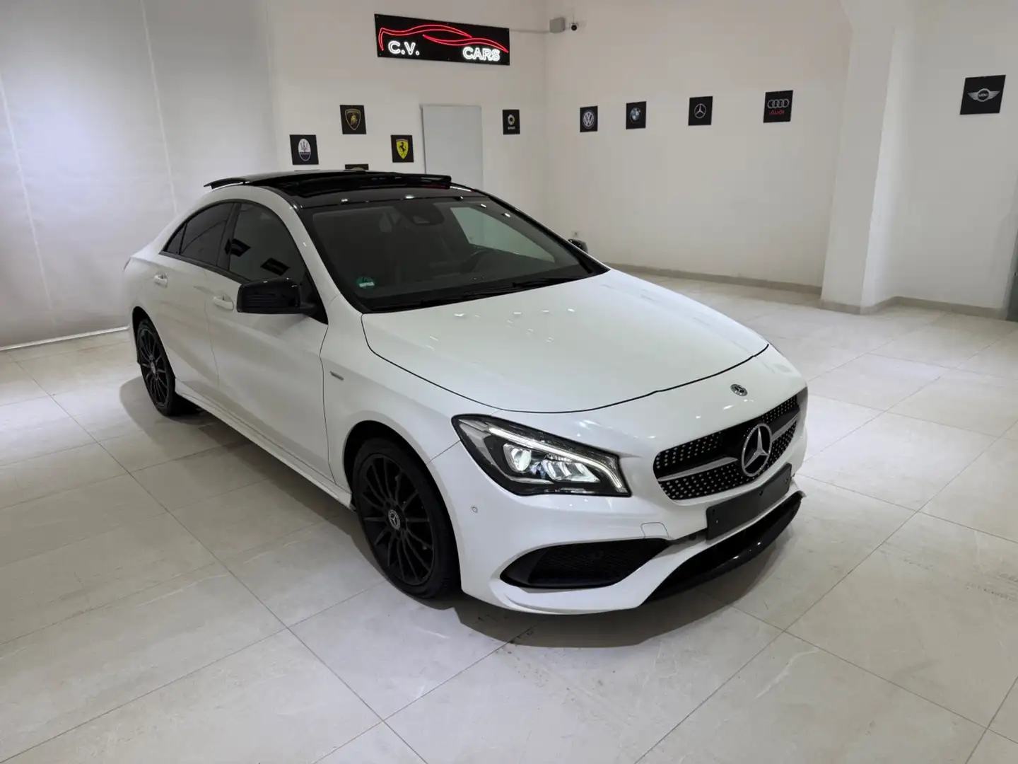 Mercedes-Benz CLA 200 CLA 200 d AUTOMATIC PREMIUM EDITION Wit - 1