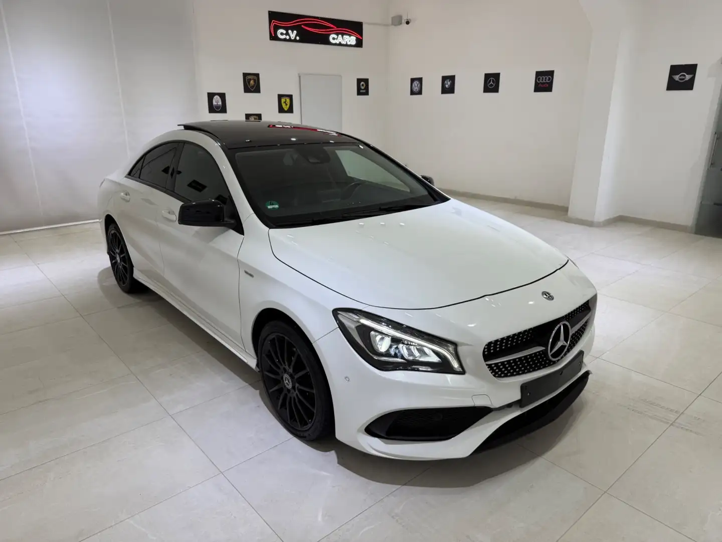 Mercedes-Benz CLA 200 CLA 200 d AUTOMATIC PREMIUM EDITION Wit - 2