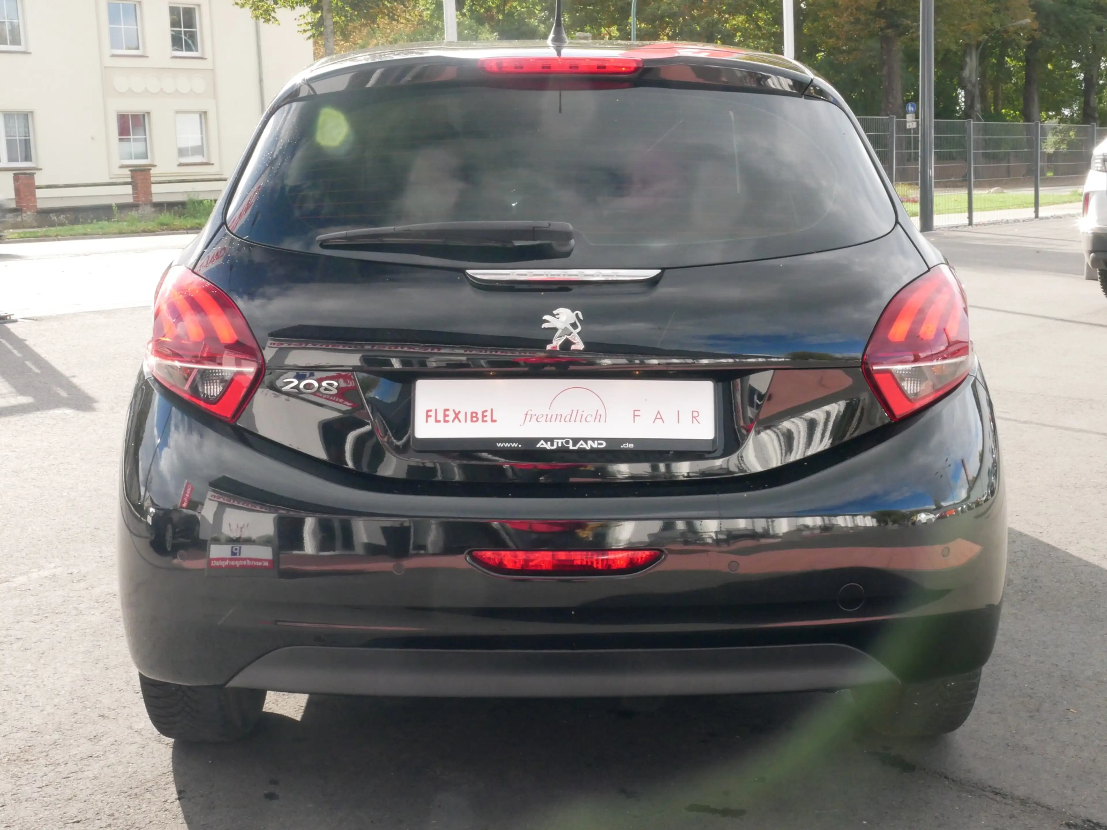 Peugeot 208 1.2 Active Klima Sitzheizung Tempomat PDC — photo 4