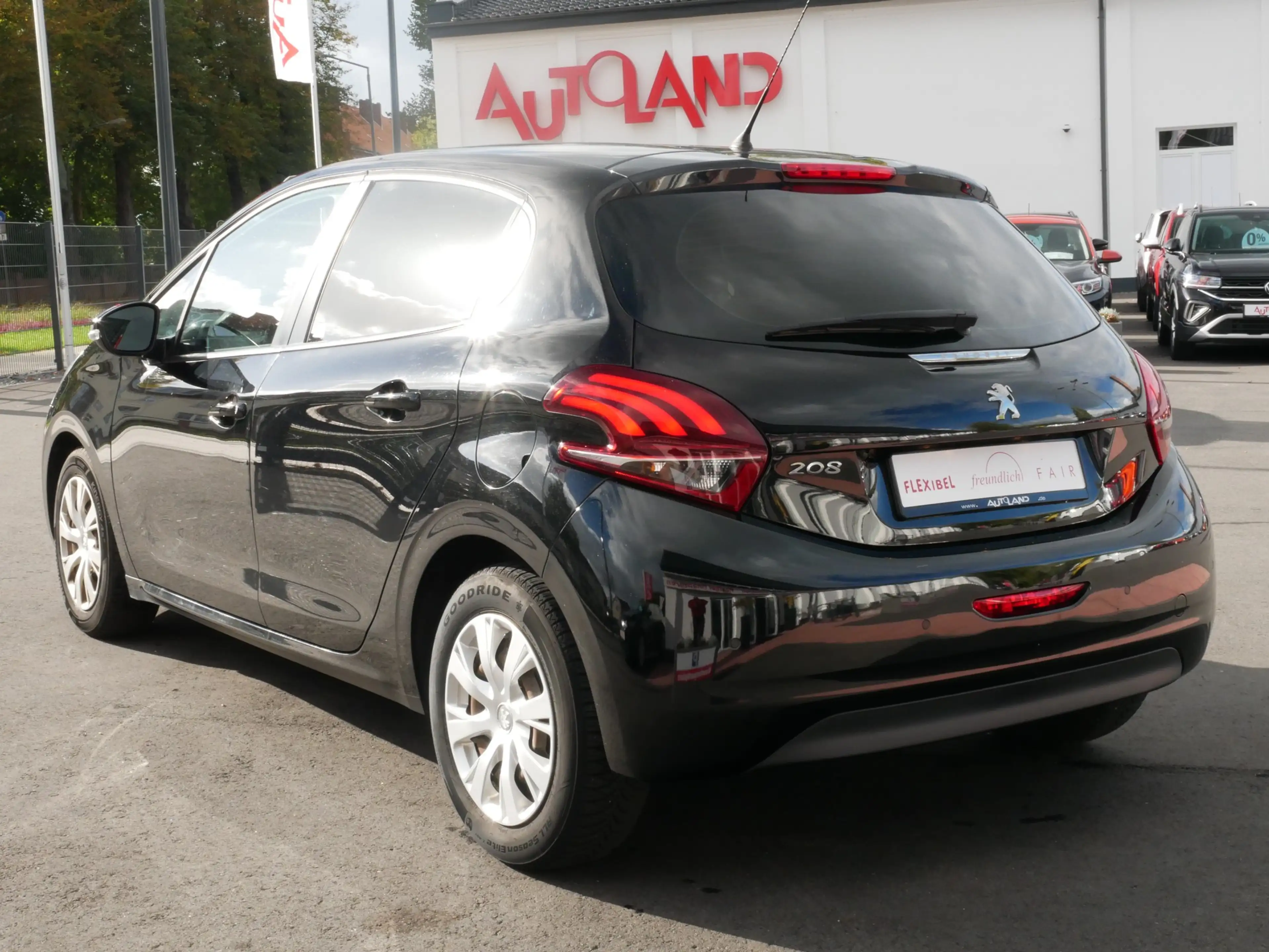 Peugeot 208 1.2 Active Klima Sitzheizung Tempomat PDC — photo 3