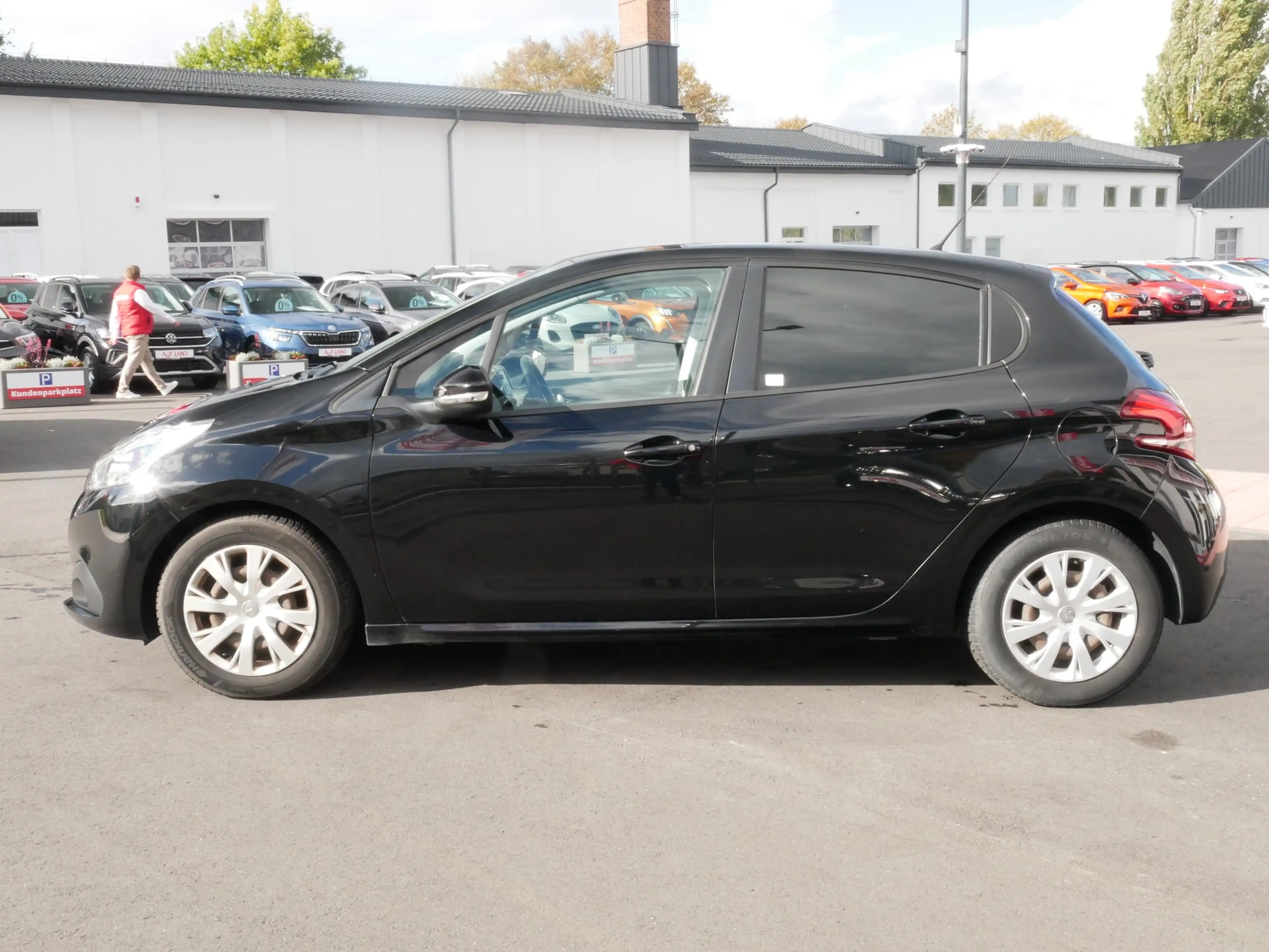Peugeot 208 1.2 Active Klima Sitzheizung Tempomat PDC — photo 2