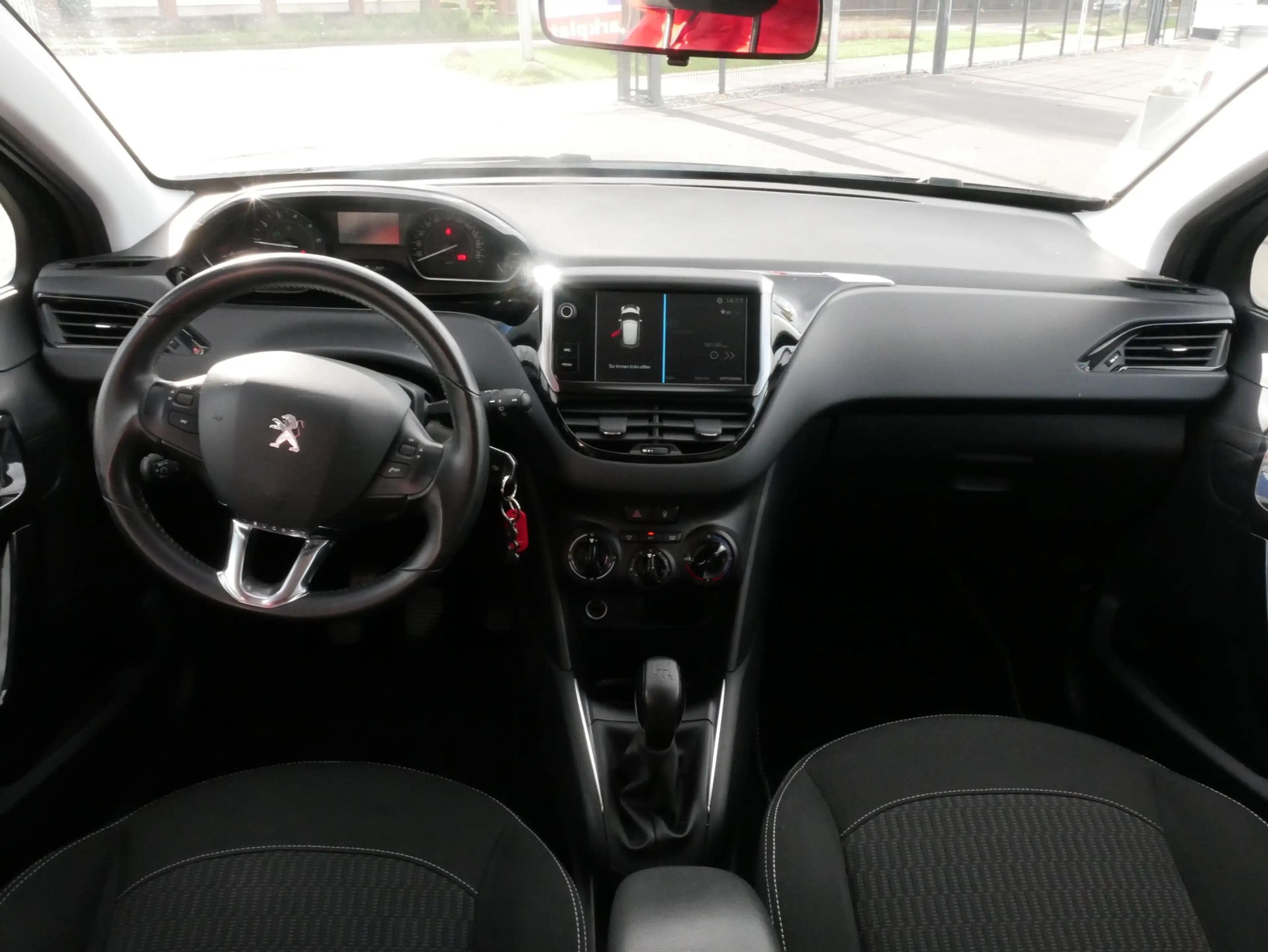 Peugeot 208 1.2 Active Klima Sitzheizung Tempomat PDC — photo 11