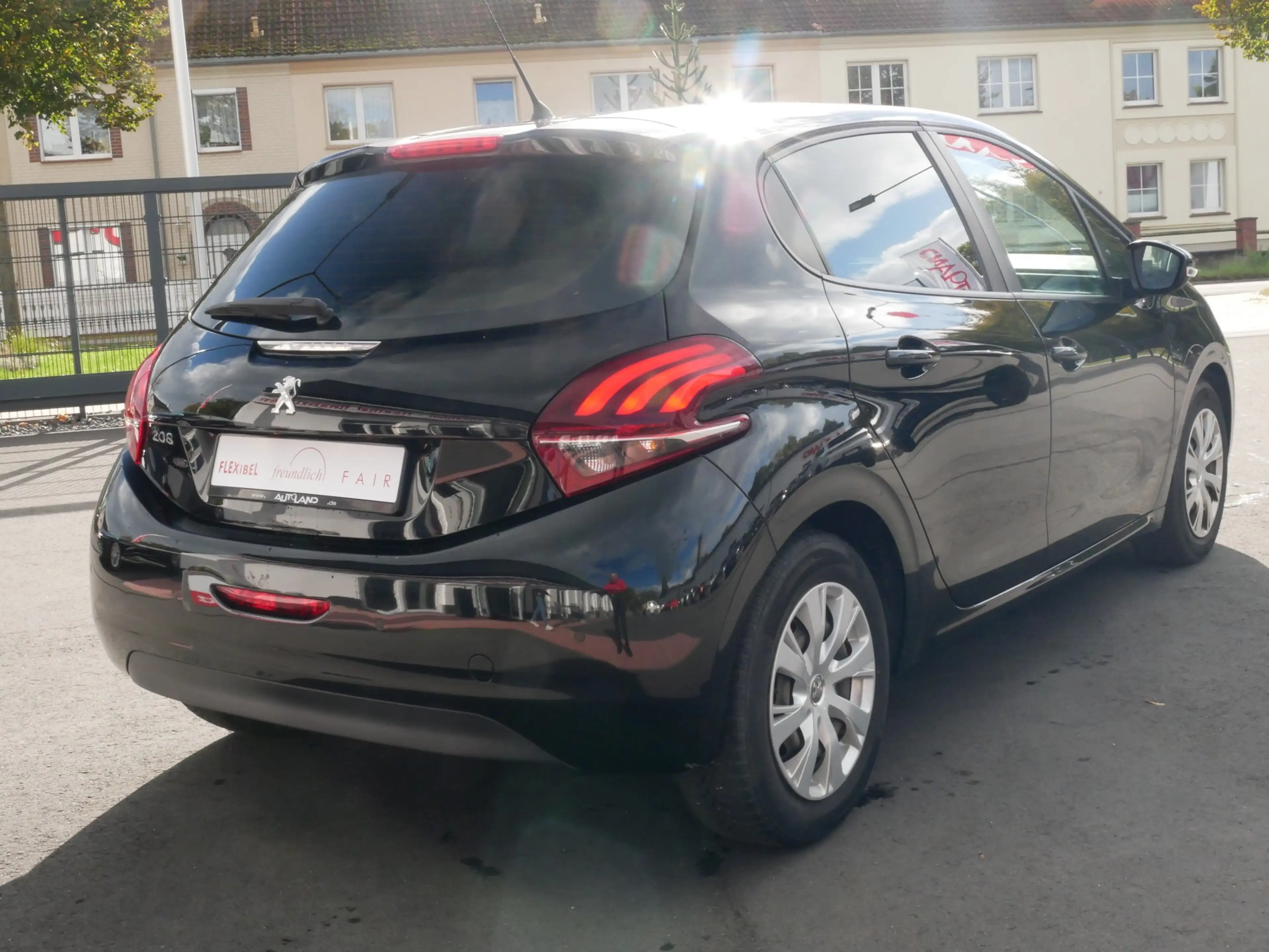 Peugeot 208 1.2 Active Klima Sitzheizung Tempomat PDC — photo 5