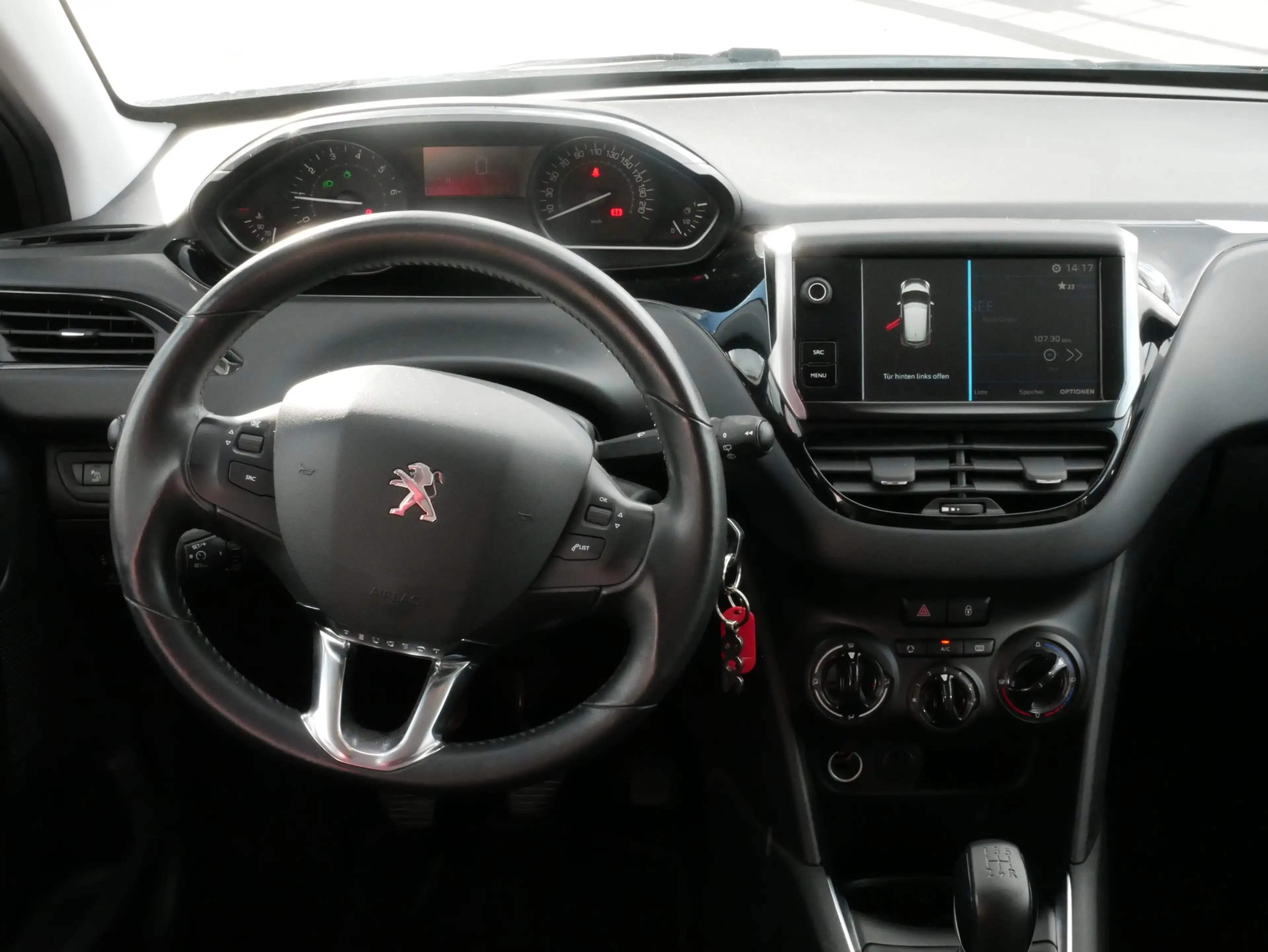 Peugeot 208 1.2 Active Klima Sitzheizung Tempomat PDC — photo 12