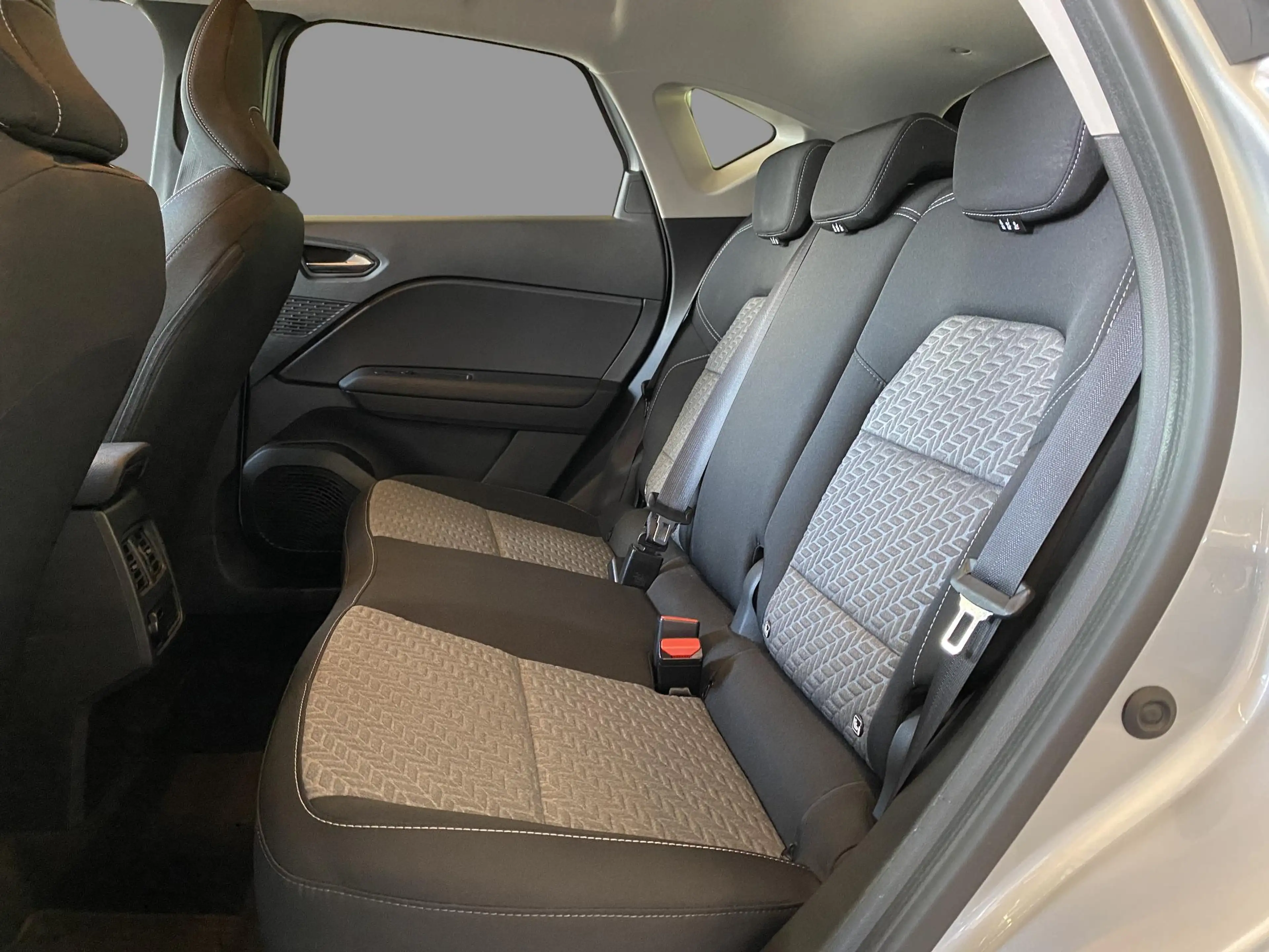 Renault Captur Limited#3 TCe 90 — photo 14