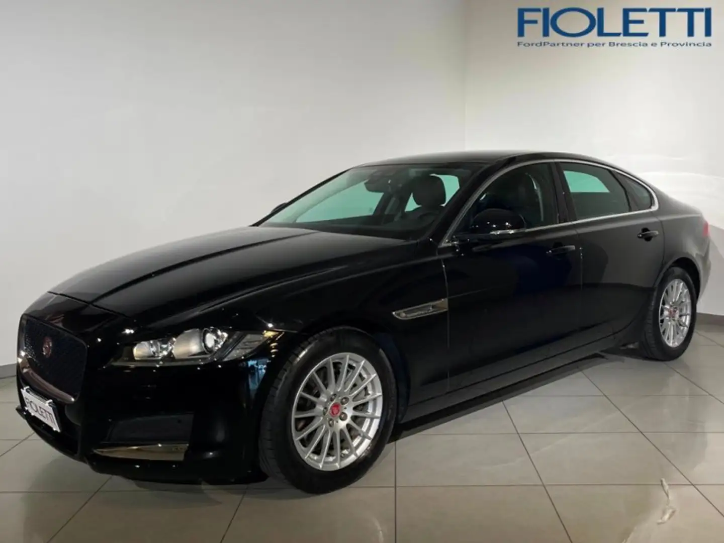 Jaguar XF 2ª SERIE (X260) 2.0 D 163 CV AUT. PRESTIGE Schwarz - 1