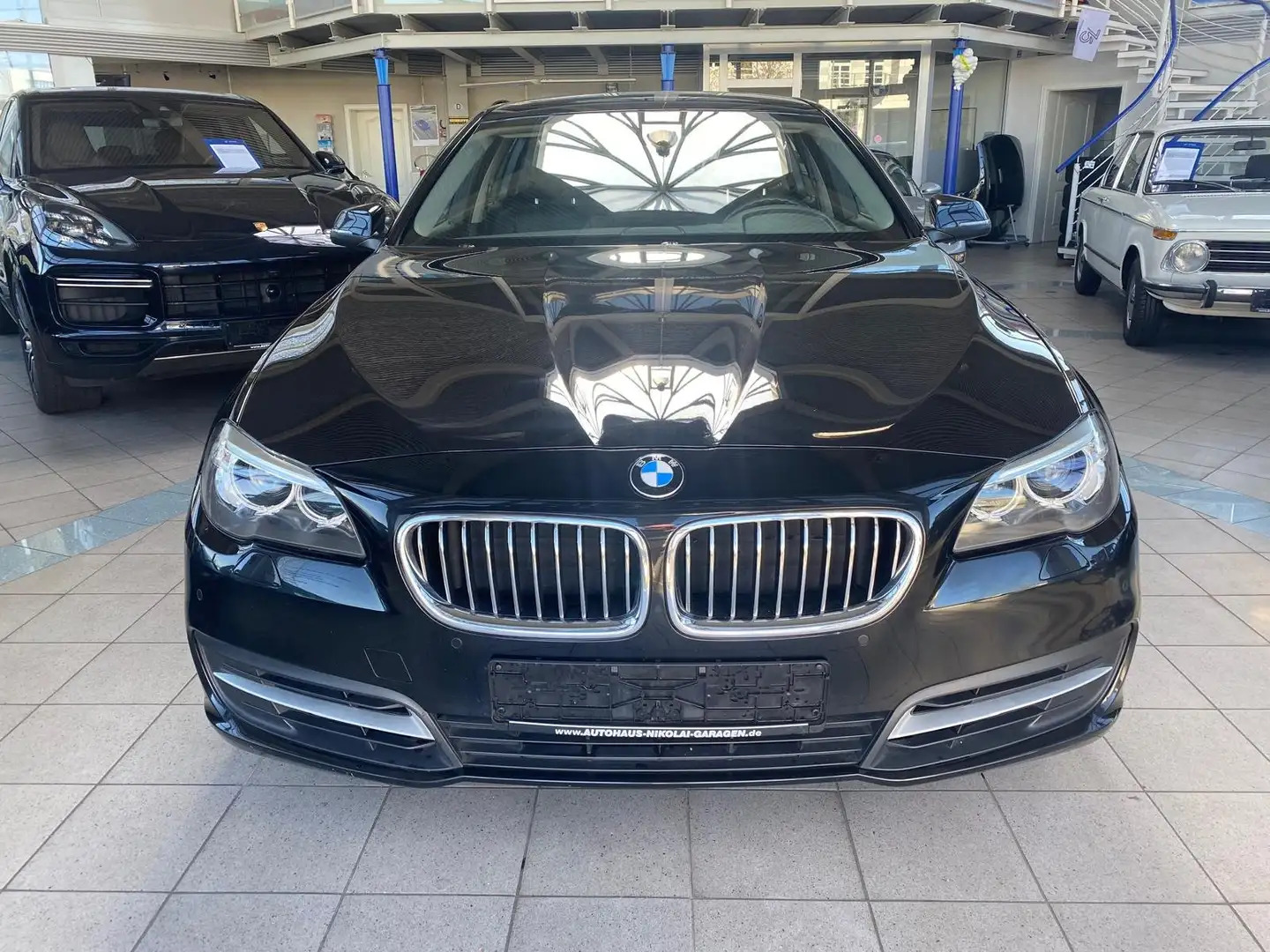 BMW 520 520 d xDrive Tour Leder schwarz , Navi Чорний - 2