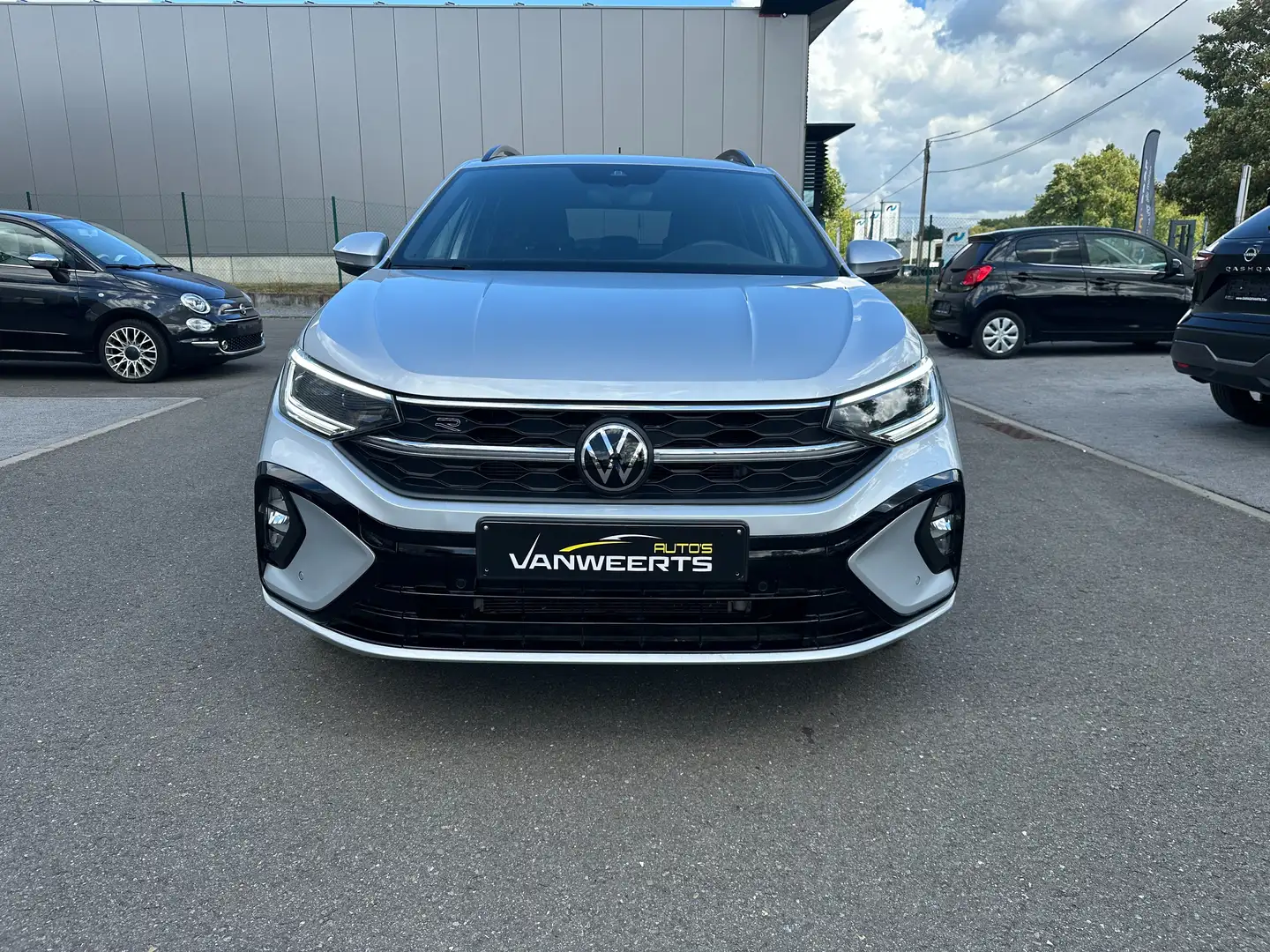 Volkswagen Taigo 1.0 TSI "R-Line", CARPLAY/CAMERA/ACC/LED/KEYLESS Plateado - 2