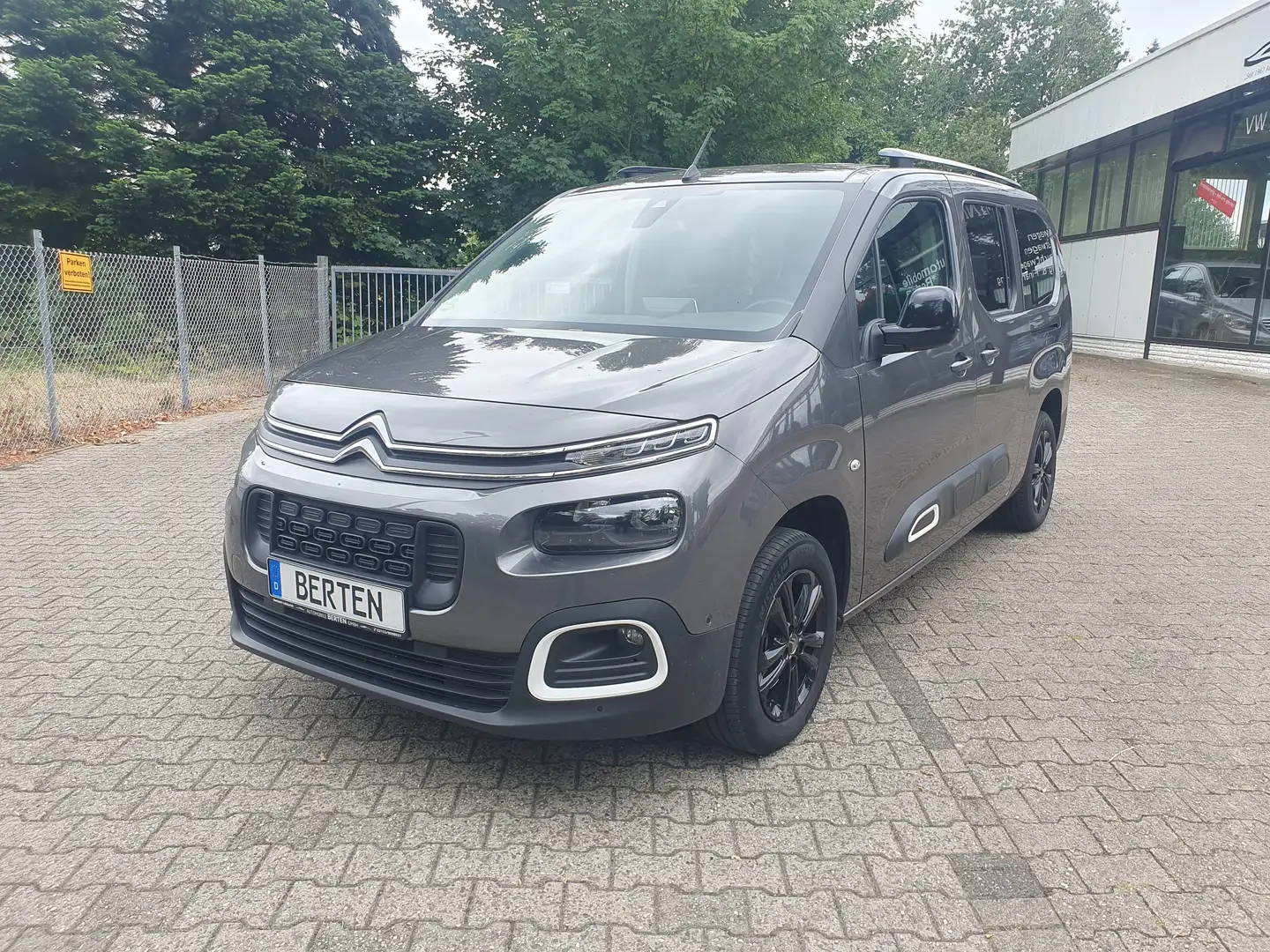 Citroen Berlingo 7-Sitzer, 1.5 BlueHDI 130 Feel Pack XL, WKR, AHK Gris - 1