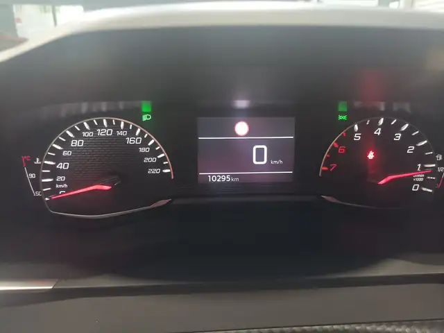 Peugeot 2008 view 7