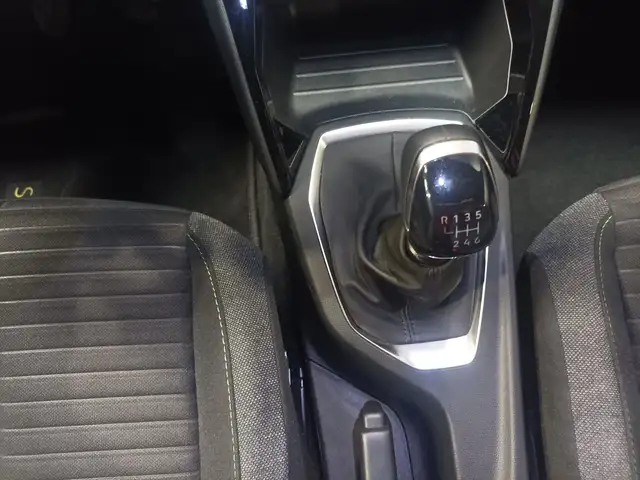 Peugeot 2008 view 13