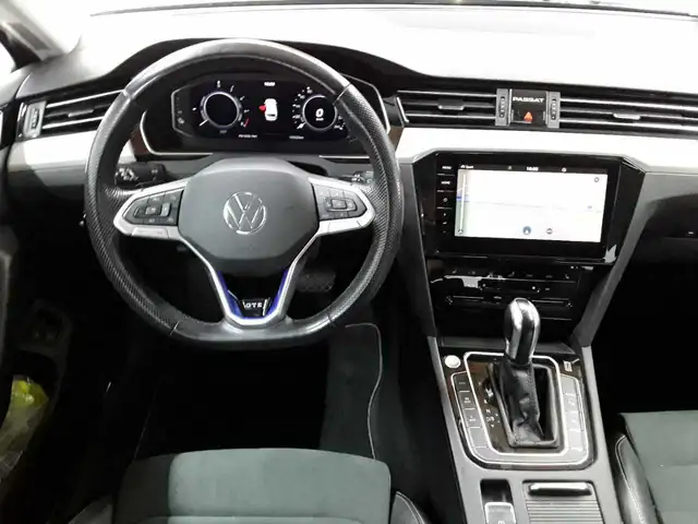 Volkswagen Passat view 10