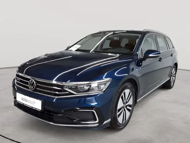 Volkswagen Passat view 2