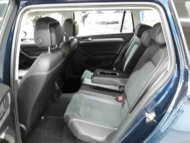 Volkswagen Passat view 13