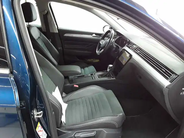 Volkswagen Passat view 8
