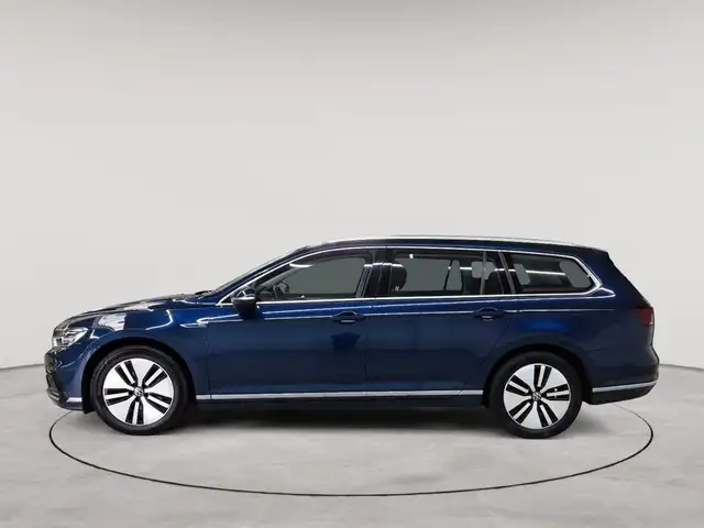 Volkswagen Passat view 6