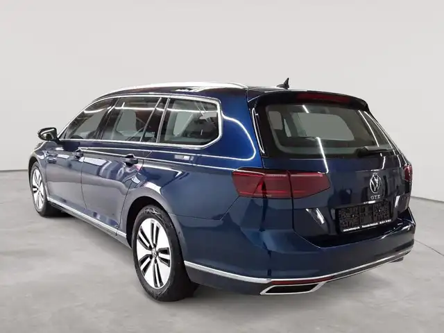 Volkswagen Passat view 5