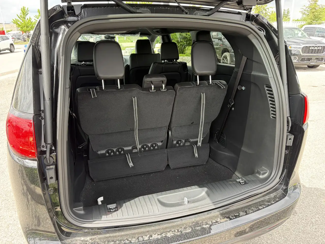 Chrysler Grand Caravan снимка Chrysler Grand Caravan