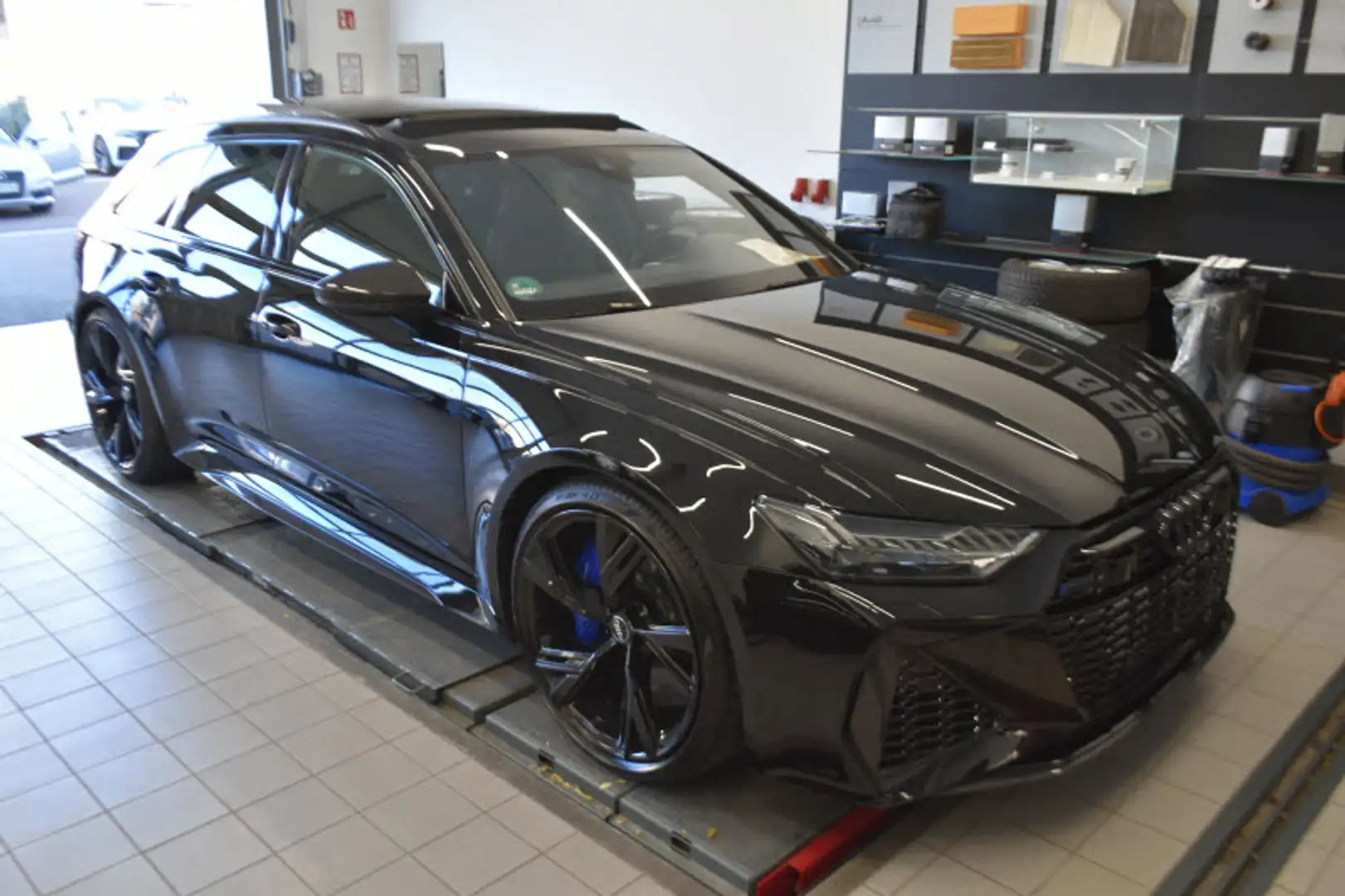 Audi RS6 Avant DYNAMIK+ 305KM/H KERAMIK PANO STANDHZG Schwarz - 2