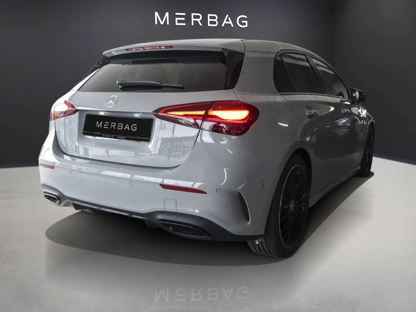 Mercedes-Benz A 180 AMG-NIGHT-DISTRONIC-KEYLESS-AHK-UVP 47.900,- Grau - 2