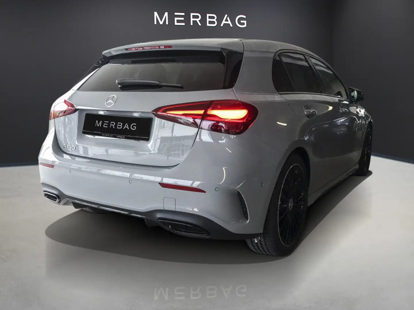 Mercedes-Benz A 180 AMG-NIGHT-DISTRONIC-KEYLESS-AHK-UVP 47.900,- Grau - 2