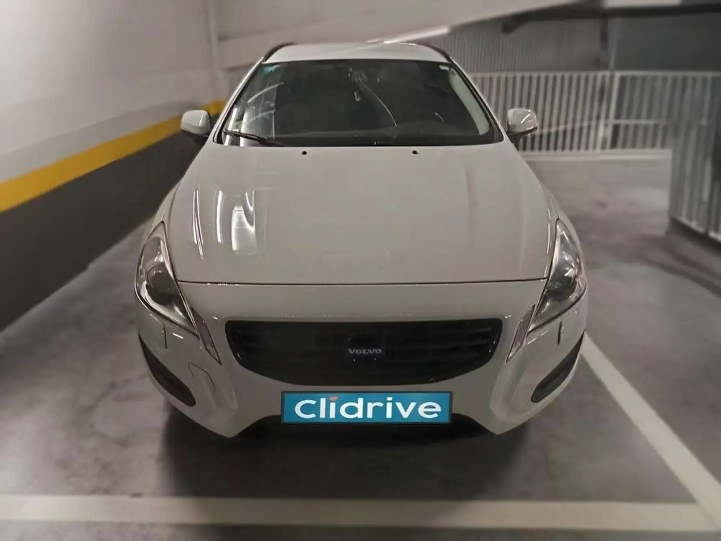 Volvo V60 D5 Momentum Aut. Blanco - 2