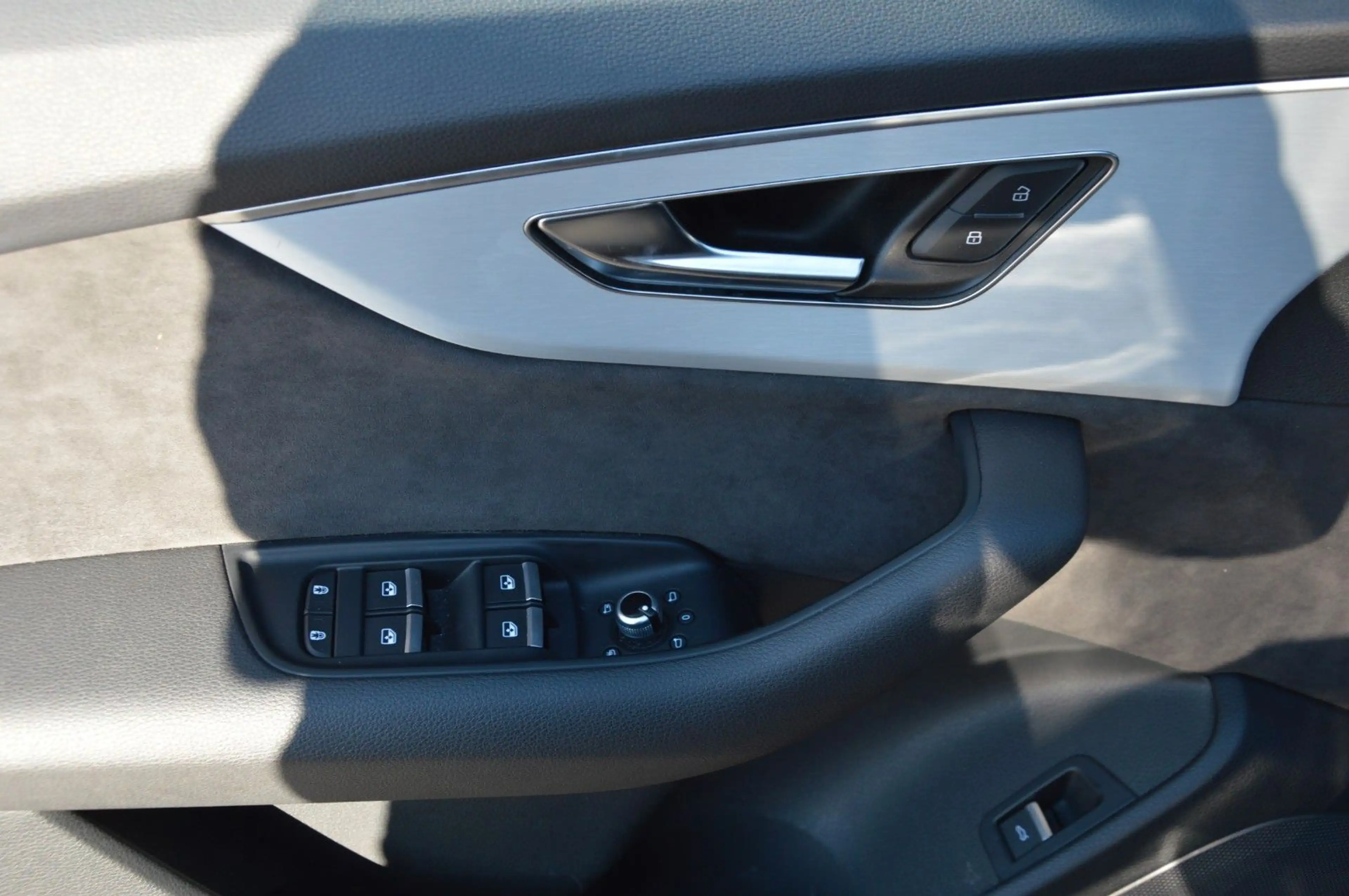 Audi Q7 45 TDI qu."SLINE"AHK"KAMERA"MATRIX"LUFTFEDER" — photo 9