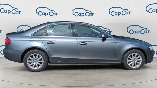 Audi A4 view 4