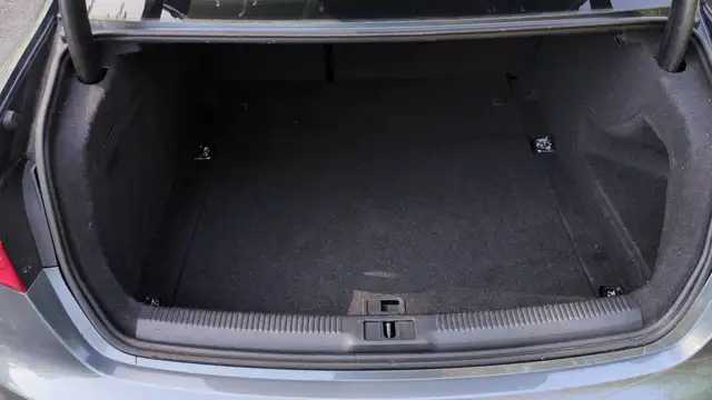 Audi A4 view 14