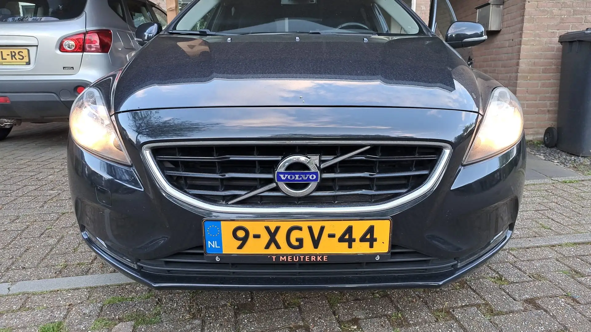 Volvo V40 V40 2.0 D4 Momentum Bns Zwart - 1