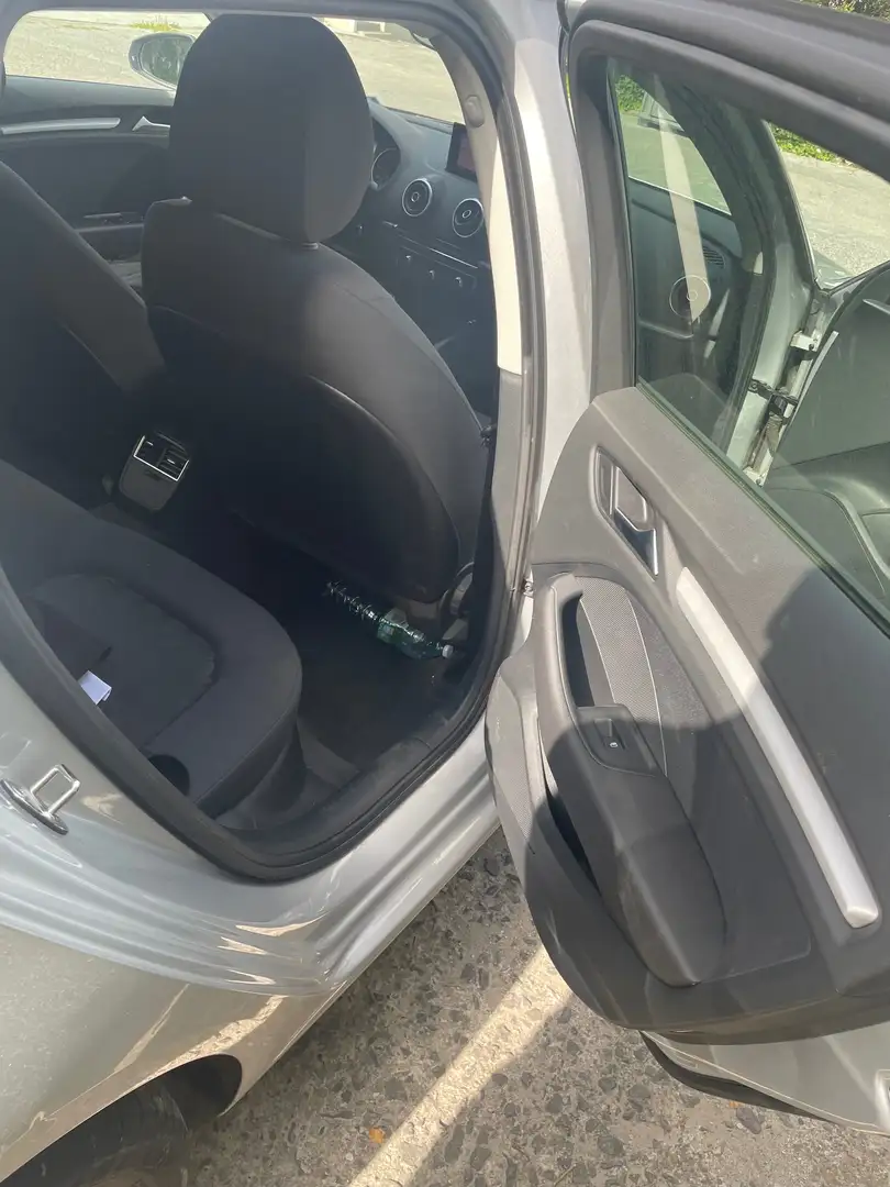 Audi A3 A3 Sportback 1.6 TDi Ambition S line Argent - 2
