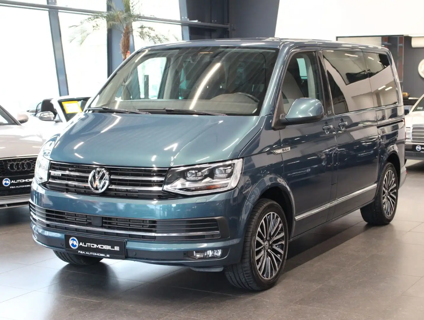 Volkswagen T6 Multivan 4Motion Gener. Six*ACC*Kamera*AHK Grün - 1