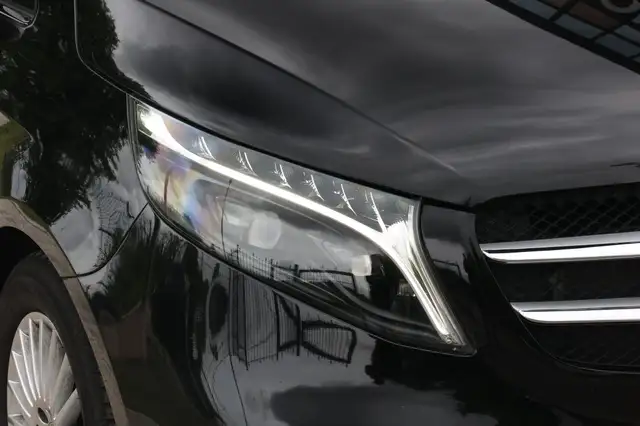 Mercedes-Benz V Class view 2